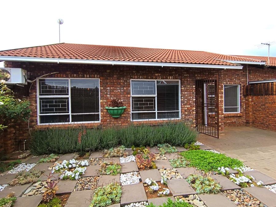 3 Bedroom Property for Sale in Langenhovenpark Free State